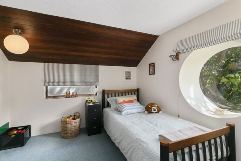 Photo of property in 74 Ranui Crescent, Khandallah, Wellington, 6035