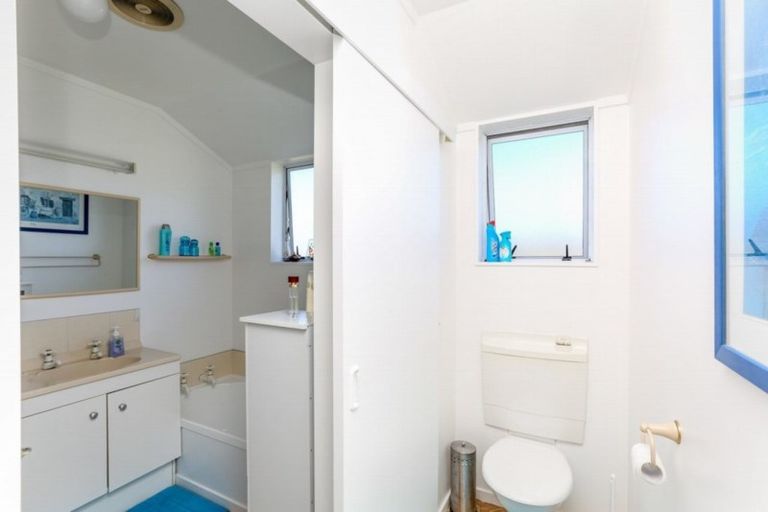 Photo of property in 9 Fantome Place, Whalers Gate, New Plymouth, 4310