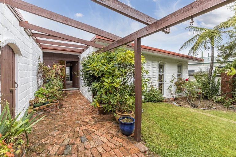 Photo of property in 8 Downing Street, Crofton Downs, Wellington, 6035