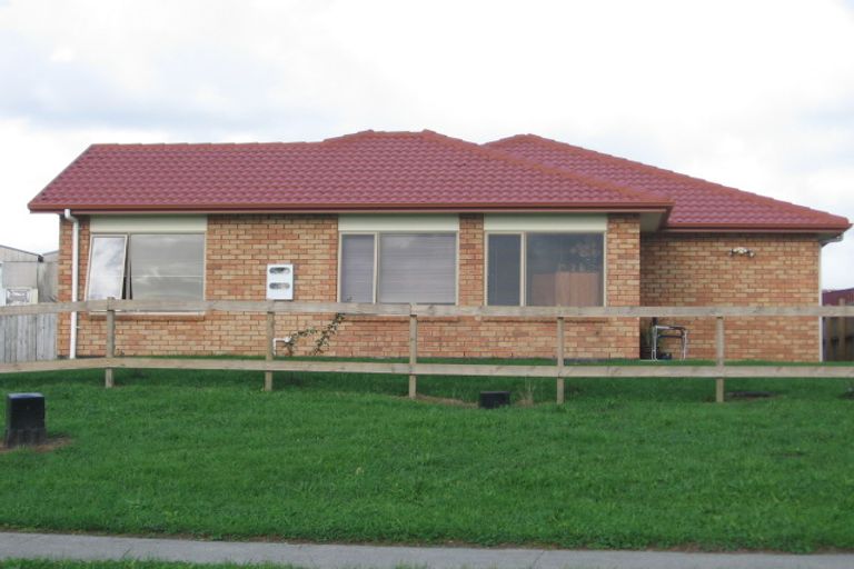 Photo of property in 19a Woodbank Drive, Glen Eden, Auckland, 0602