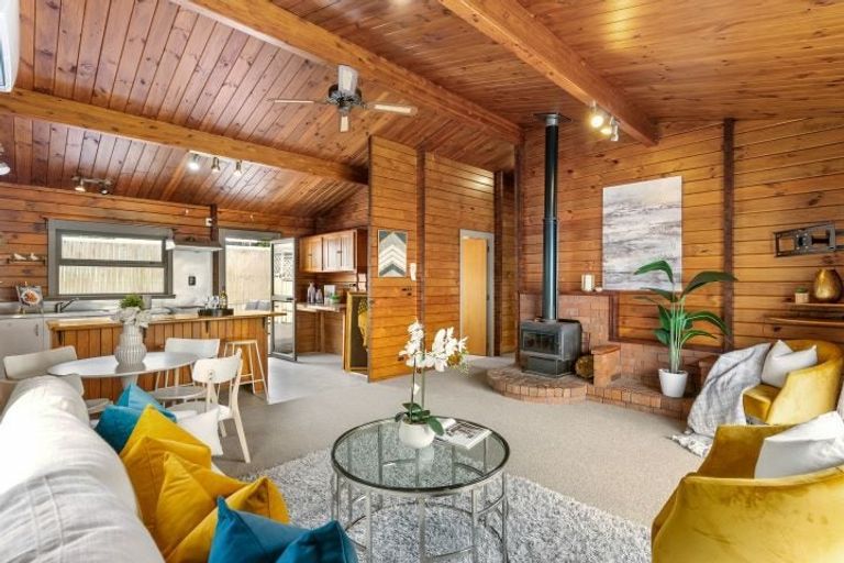 Photo of property in 9 Rewa Street, New Lynn, Auckland, 0600