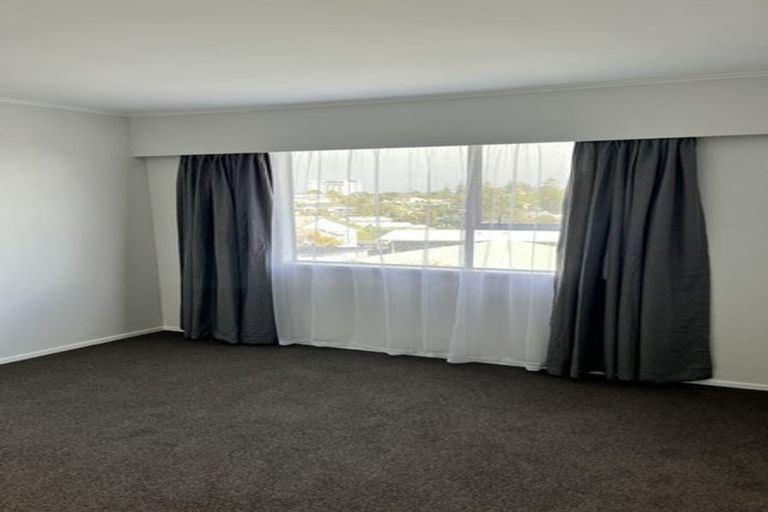 Photo of property in 64a Clayburn Road, Glen Eden, Auckland, 0602