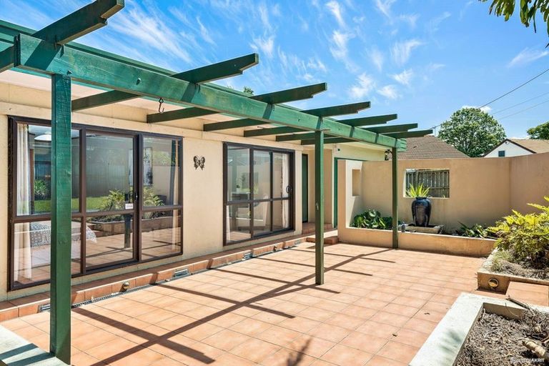 Photo of property in 131 Chivalry Road, Glenfield, Auckland, 0629