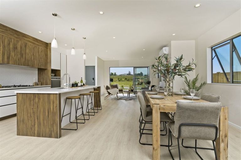 Photo of property in 3 Tarras Road, Kumeu, 0810