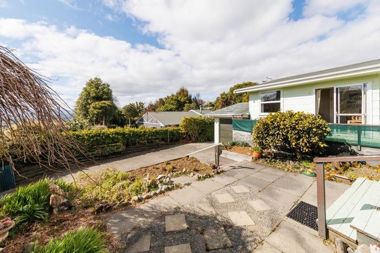 Photo of property in 8 Hau Whiti Place, Kimbolton, 4774