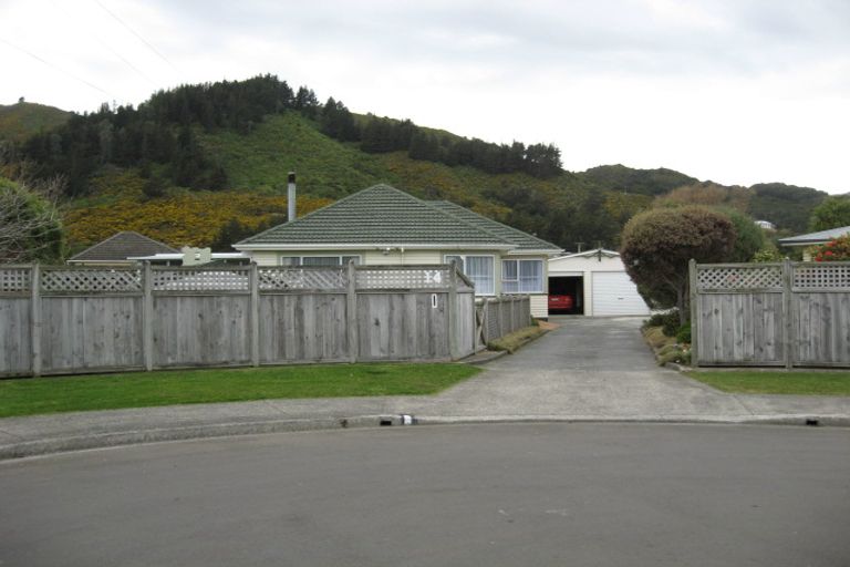 Photo of property in 14 Miles Crescent, Wainuiomata, Lower Hutt, 5014