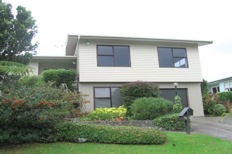 Photo of property in 99 Taylor Terrace, Tawa, Wellington, 5028