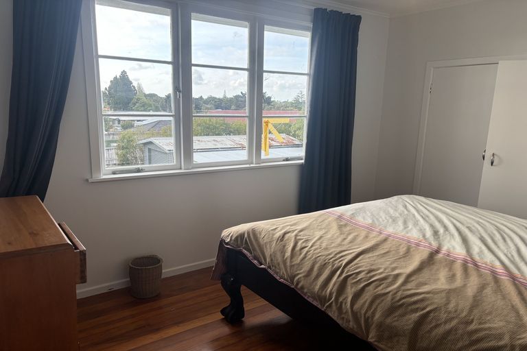 Photo of property in 26 Waione Avenue, Te Atatu Peninsula, Auckland, 0610