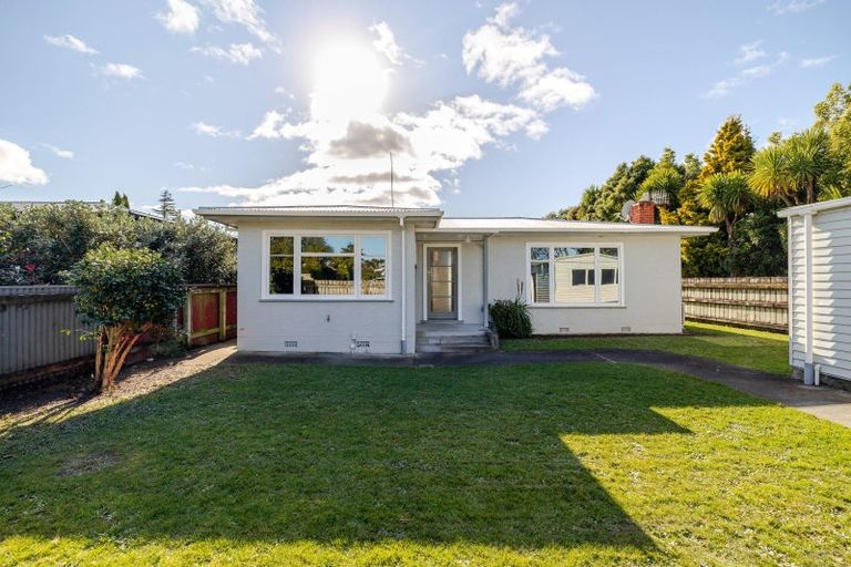 Photo of property in 75 Pahiatua Street, Hokowhitu, Palmerston North, 4410