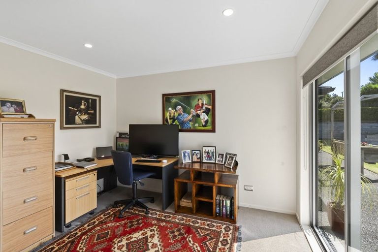 Photo of property in 5 Links Drive, Waiwhakaiho, New Plymouth, 4312