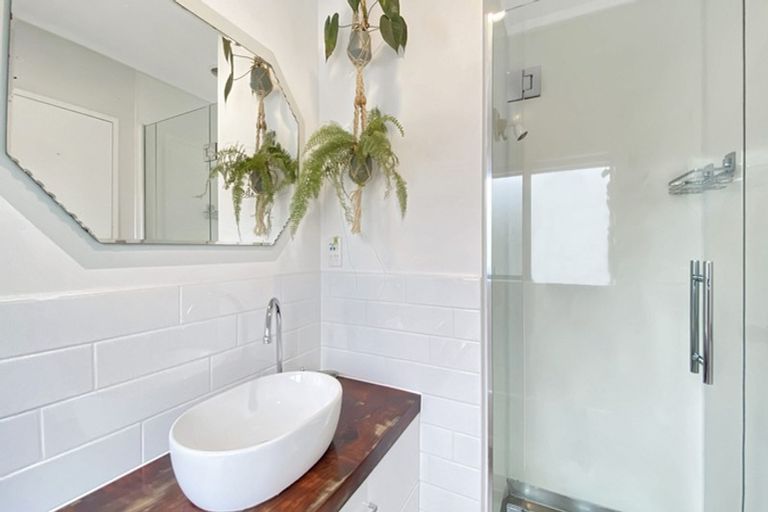 Photo of property in 2/62 Clayburn Road, Glen Eden, Auckland, 0602