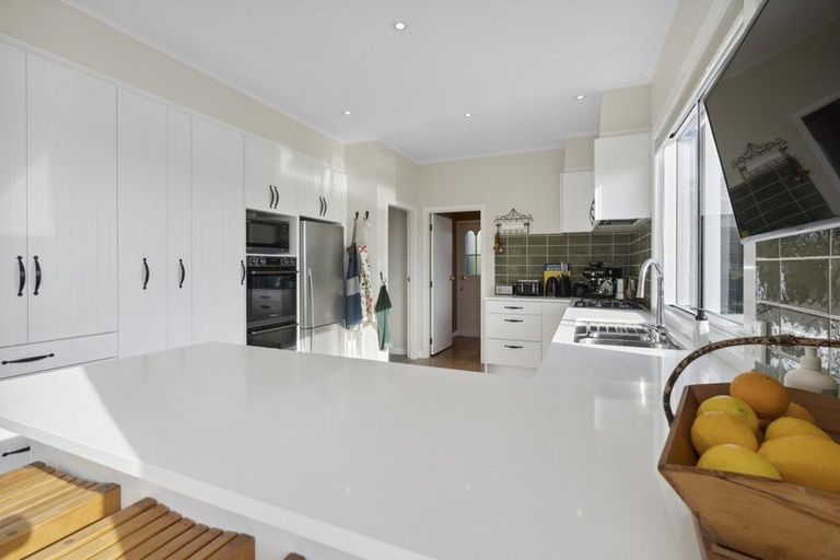 Photo of property in 53 Seaview Road, Paremata, Porirua, 5024