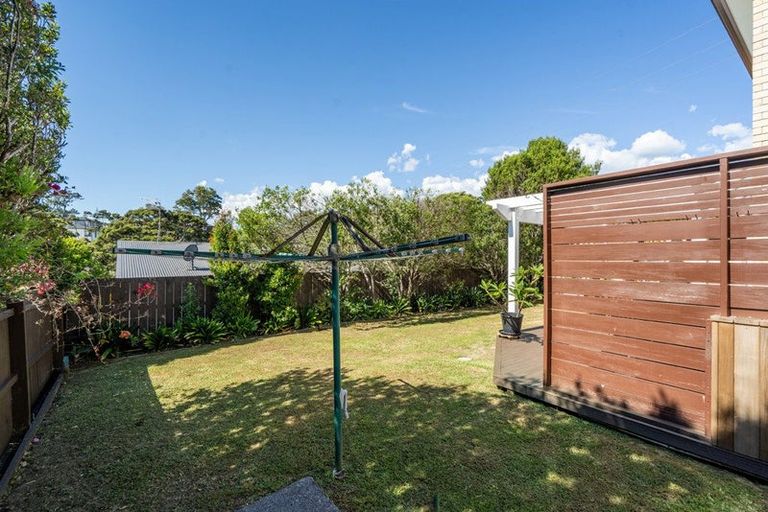 Photo of property in 17 Witton Place, Schnapper Rock, Auckland, 0632