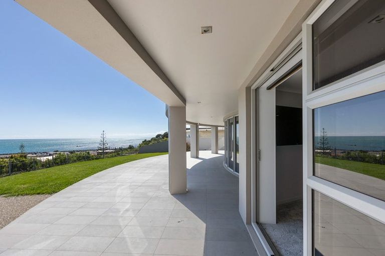 Photo of property in 18 Roy Terrace, Moturoa, New Plymouth, 4310