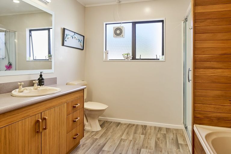 Photo of property in 17 Olivia Crescent, Tawa, Wellington, 5028