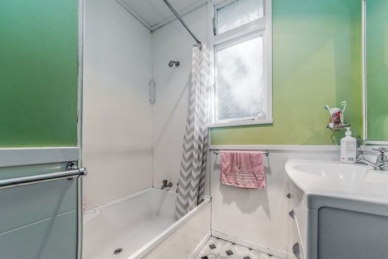 Photo of property in 15 Dahlia Street, Palmerston North, 4410