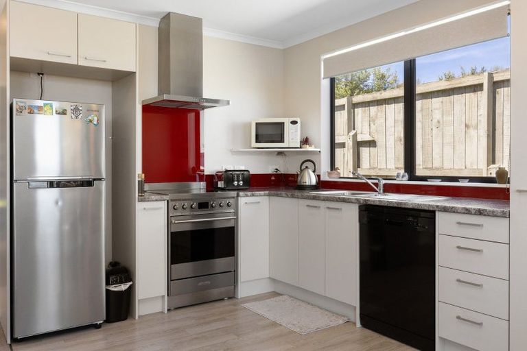 Photo of property in 1/202 Lake Terrace, Waipahihi, Taupo, 3330