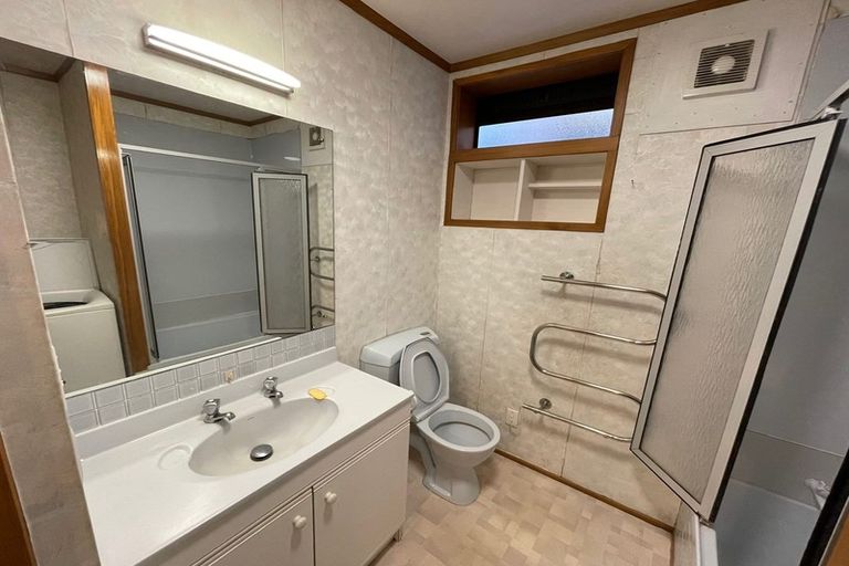 Photo of property in 166 Chelsea View Drive, Chatswood, Auckland, 0626