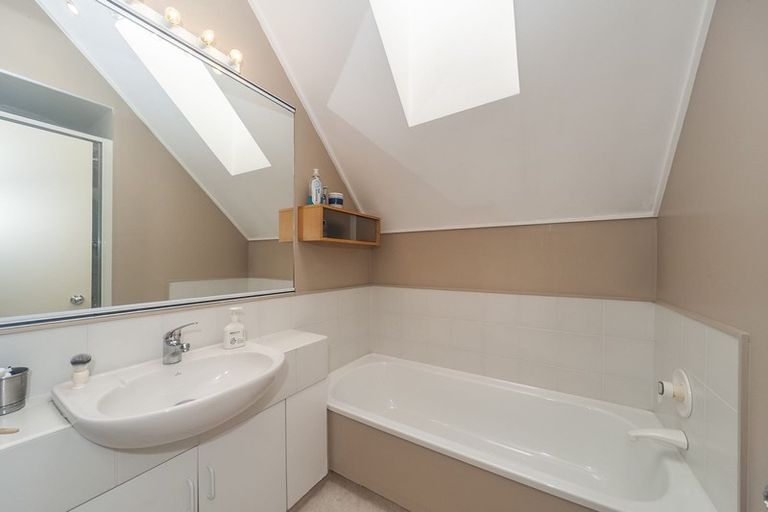 Photo of property in 9/14 Harriett Street, Thorndon, Wellington, 6011