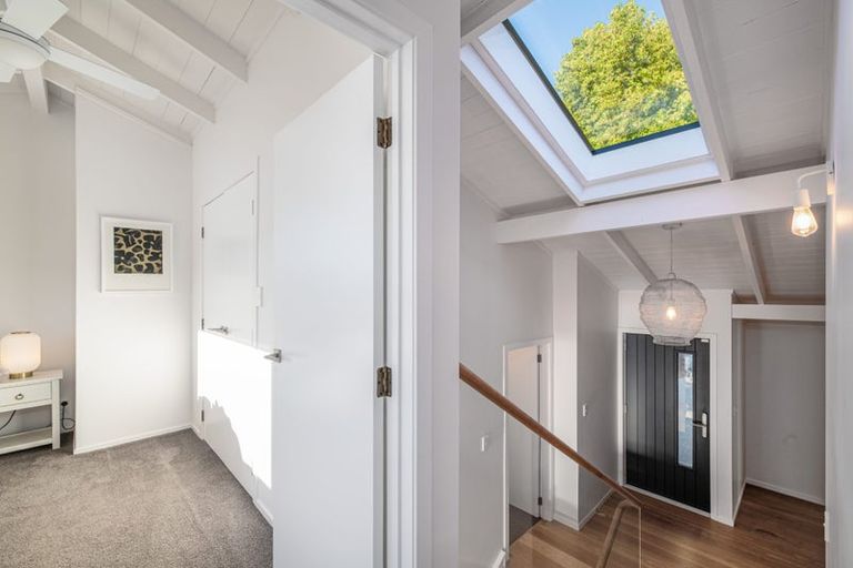 Photo of property in 22 Woodfern Crescent, Titirangi, Auckland, 0604