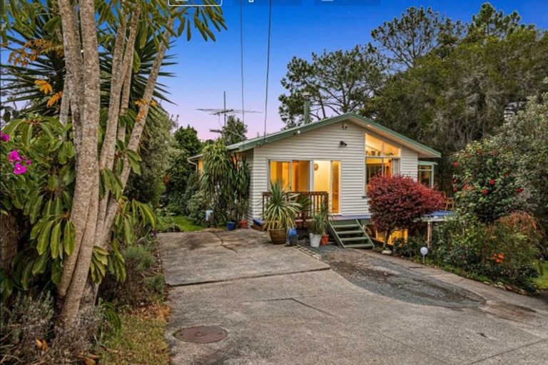 Photo of property in 424 Don Buck Road, Massey, Auckland, 0614
