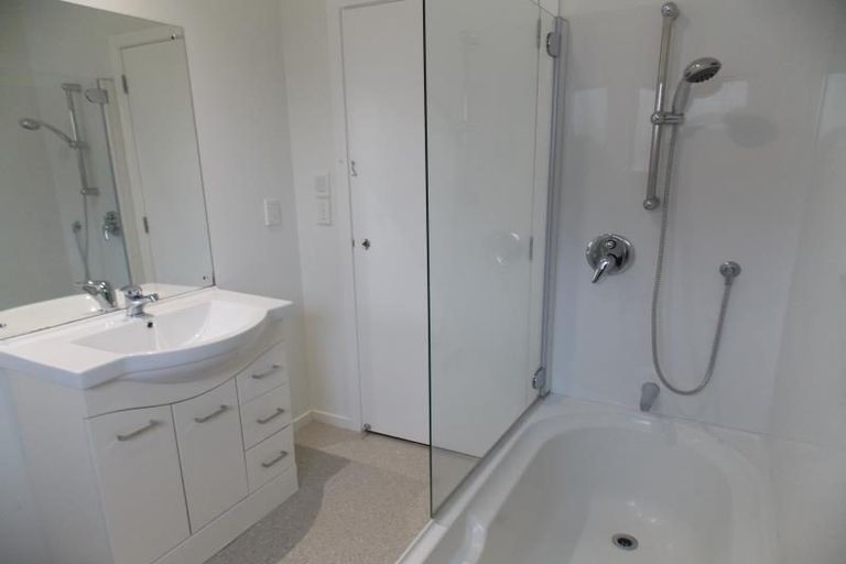 Photo of property in 8 Tongariro Drive, Aotea, Porirua, 5024