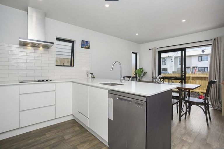 Photo of property in 38 Matawhanga Drive, Wattle Downs, Auckland, 2103