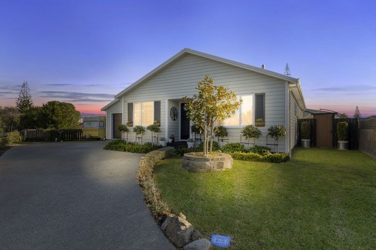 Photo of property in 39 Seagrass Place, Otaki Beach, Otaki, 5512