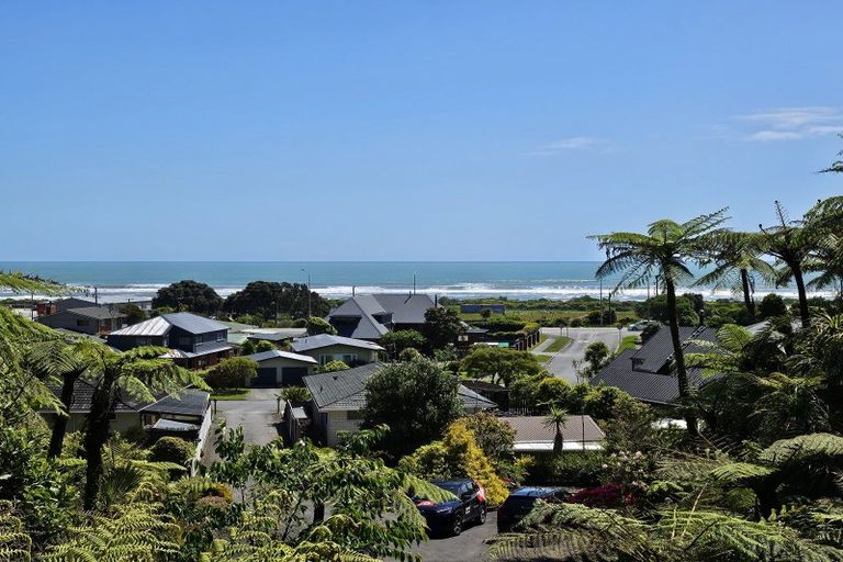 Photo of property in 19 Loris Place, Karoro, Greymouth, 7805