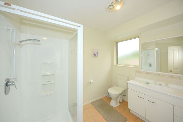 Photo of property in 3 Neathwest Avenue, Broomfield, Christchurch, 8042
