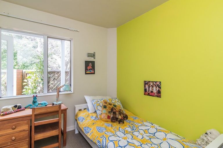 Photo of property in 17 Lawson Place, Mount Victoria, Wellington, 6011