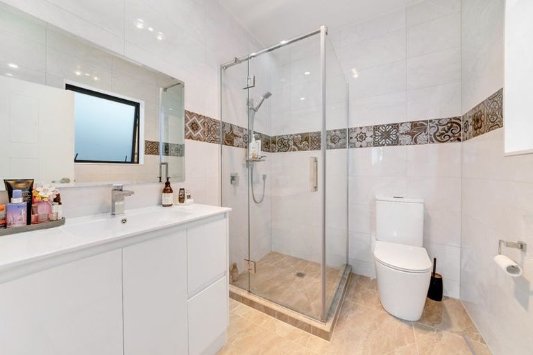 Photo of property in 102 Twin Parks Rise, Papakura, 2110