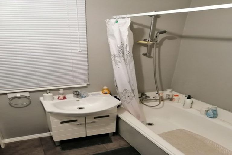 Photo of property in 1/50 Clyde Street, Island Bay, Wellington, 6023