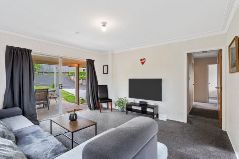 Photo of property in 2/31 Mannering Place, Hillcrest, Auckland, 0627