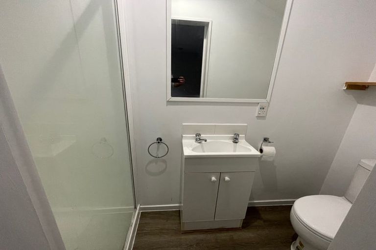 Photo of property in Lakeview Terrace, 2/14 Ambrico Place, New Lynn, Auckland, 0600