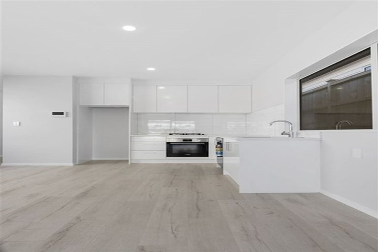 Photo of property in 27 Matakohe Road, Westgate, Auckland, 0814