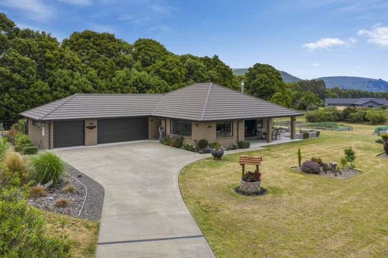 Photo of property in 12 Lacebark Drive, Kinloch, Taupo, 3377