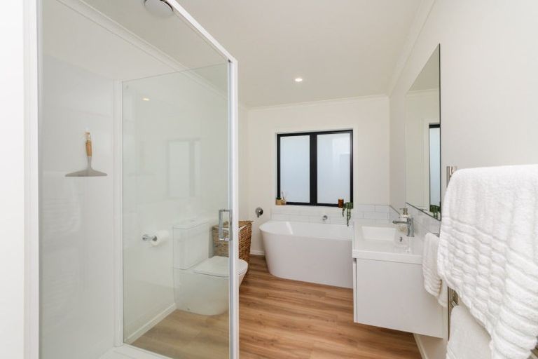 Photo of property in 12 Corsica Court, Fitzherbert, Palmerston North, 4410