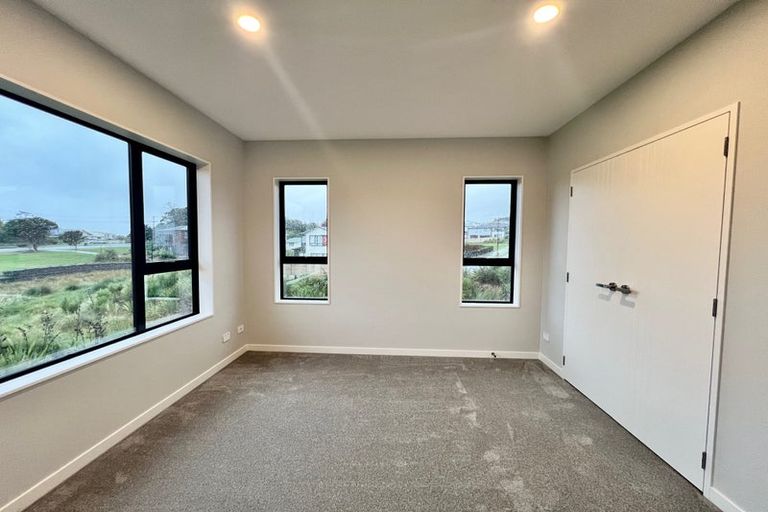 Photo of property in 16 Kiokio Place, Swanson, 0614