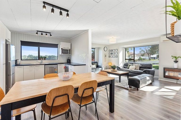 Photo of property in 43 Mercury Way, Whitby, Porirua, 5024