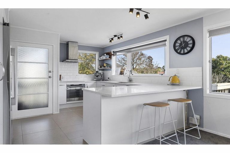 Photo of property in 43 Archmillen Avenue, Pakuranga Heights, Auckland, 2010