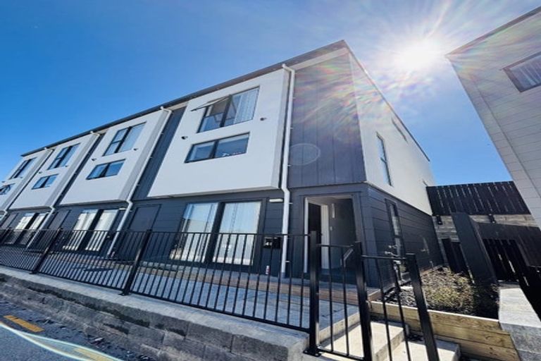 Photo of property in 40 Tukari Lane, Mangere Bridge, Auckland, 2022