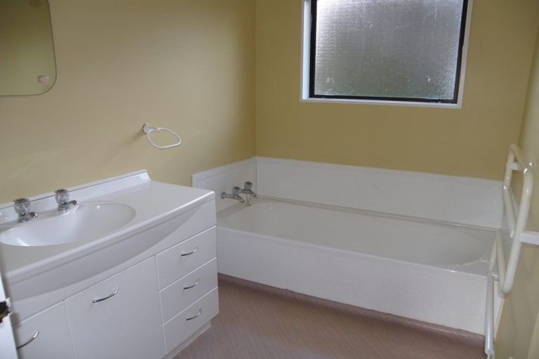 Photo of property in 3 Atarau Grove, Paraparaumu, 5032