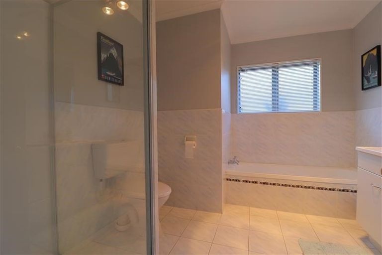 Photo of property in 6 Arlose Place, Westgate, Auckland, 0614