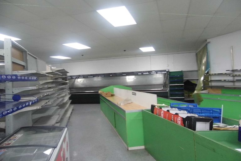 Photo of property in 1a Triangle Road, Massey, Auckland, 0614