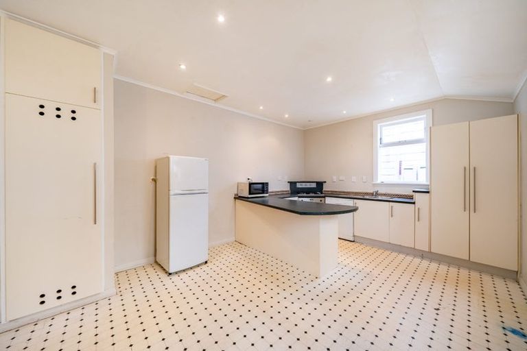 Photo of property in 75 Brougham Street, Mount Victoria, Wellington, 6011