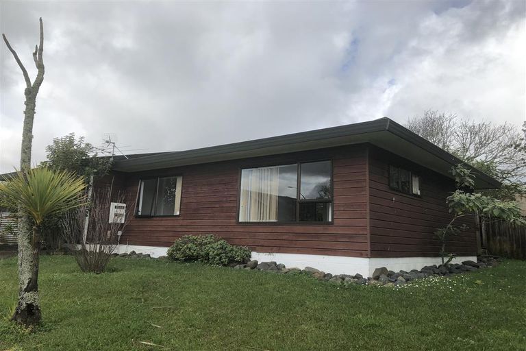 Photo of property in 3/16 Evans Road, Glen Eden, Auckland, 0602