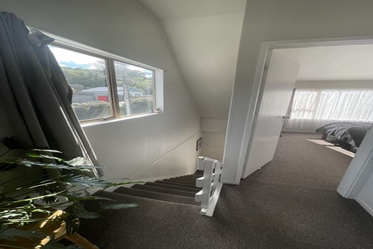 Photo of property in 1/133 Queens Drive, Lyall Bay, Wellington, 6022