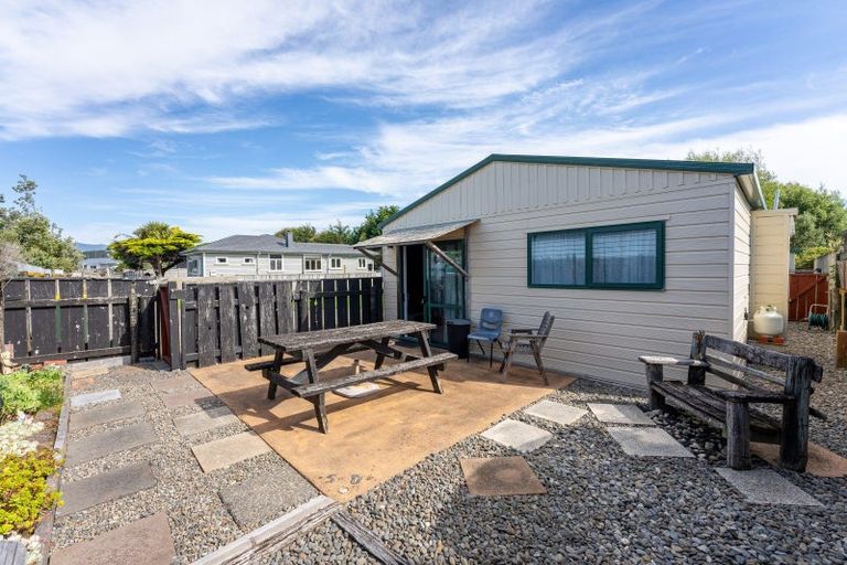 Photo of property in 6 Mavis Avenue, Waikawa Beach, Levin, 5573