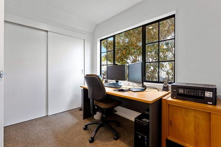 Photo of property in 2/12 Sunnynook Road, Sunnynook, Auckland, 0620